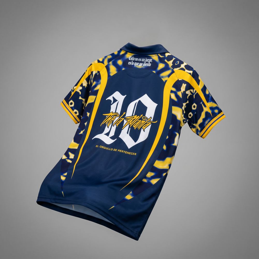 Camiseta flotando vista por detrás con el dorsal